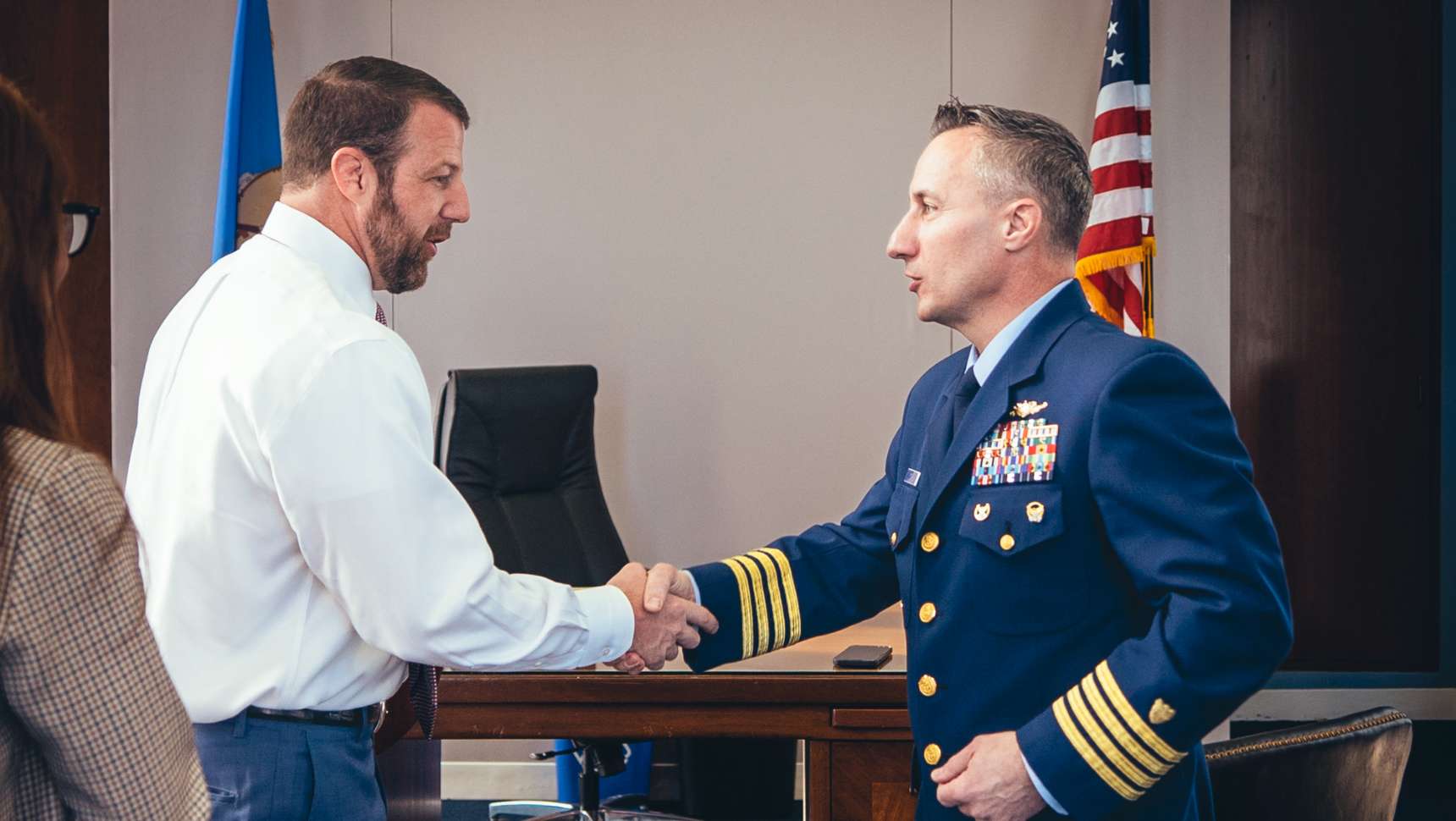 Senator Mullin shakes hands with military officer